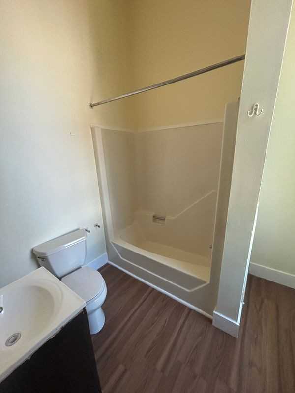 469 Clinton Ave - Photo 7 of 8