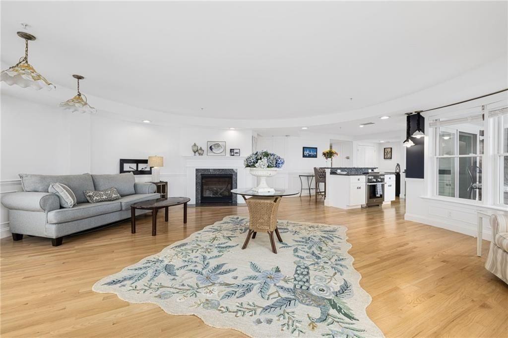 53 Conanicus Ave ##3a - Photo 4 of 43