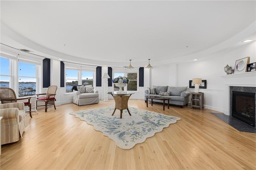 53 Conanicus Ave ##3a - Photo 5 of 43