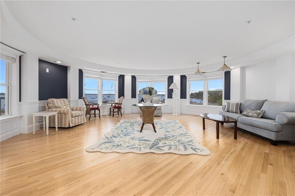 53 Conanicus Ave ##3a - Photo 6 of 43