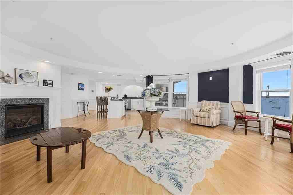 53 Conanicus Ave ##3a - Photo 7 of 43
