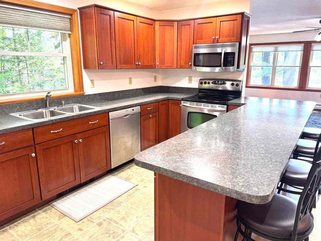 250 Elm St - Photo 3 of 28