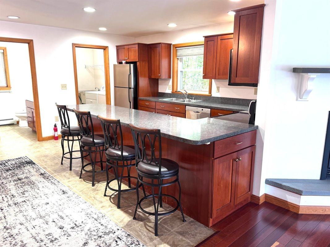 250 Elm St - Photo 6 of 28