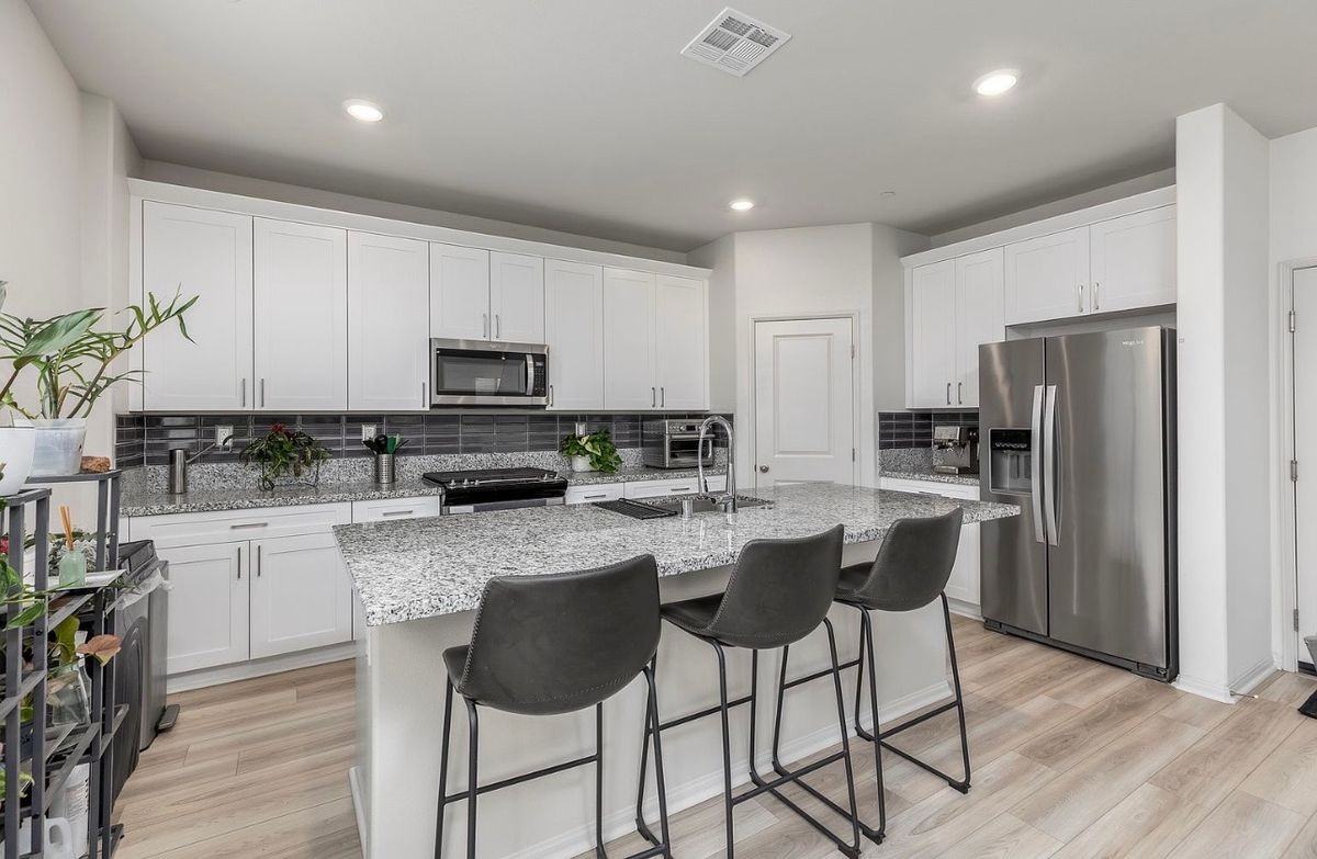 31859 Woodbank Way - Photo 2 of 3