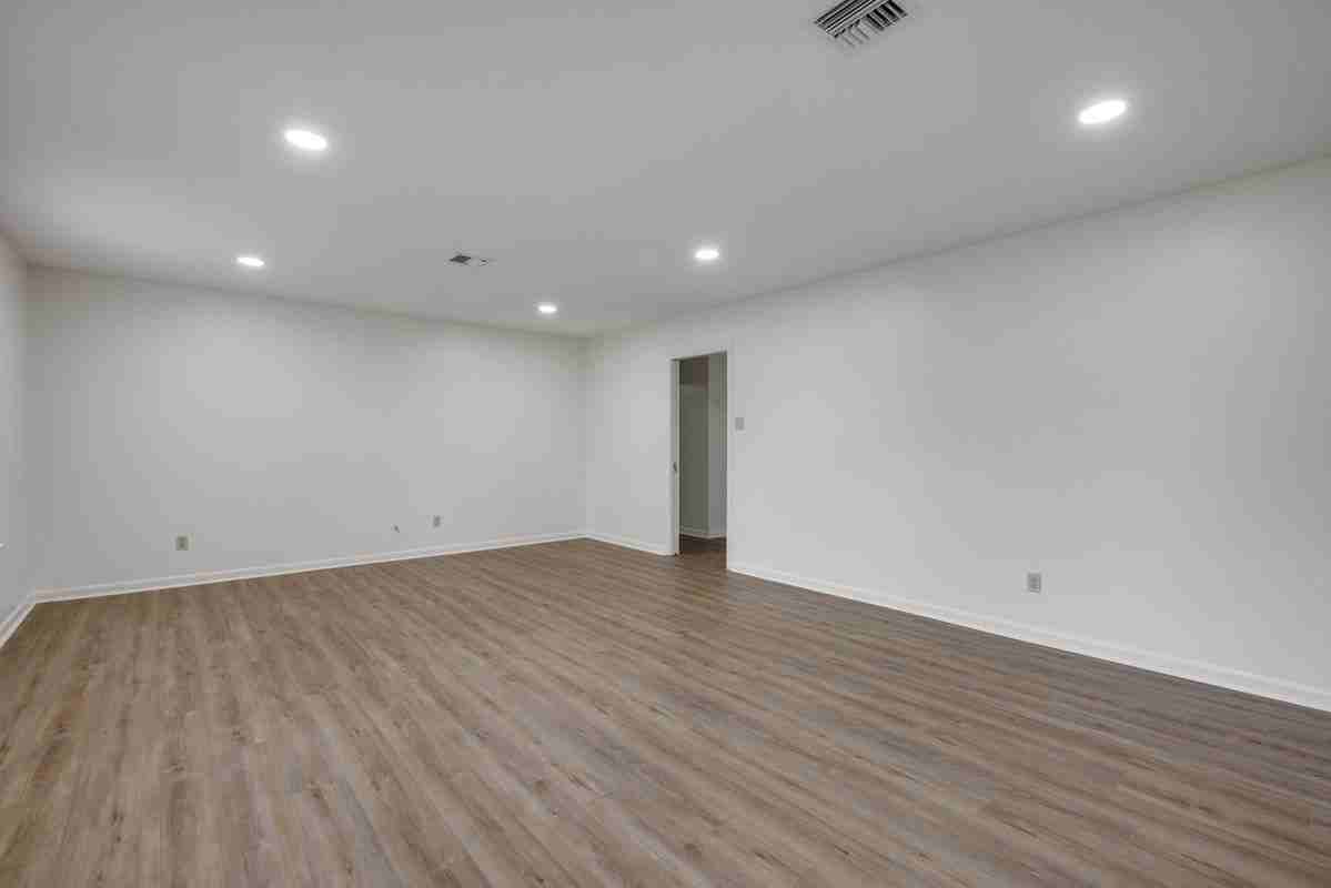 421 Kim Dr - Photo 2 of 12