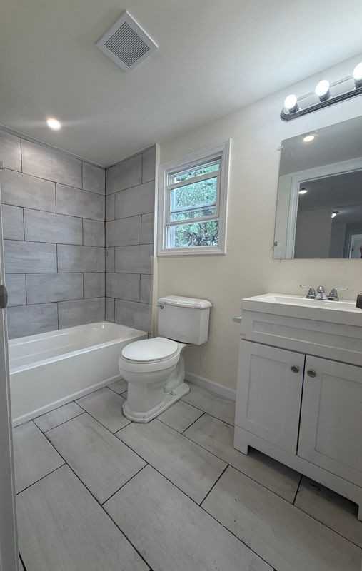322 New St - Photo 3 of 5