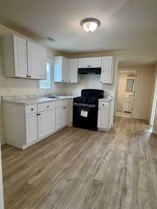 322 New St - Photo 4 of 5