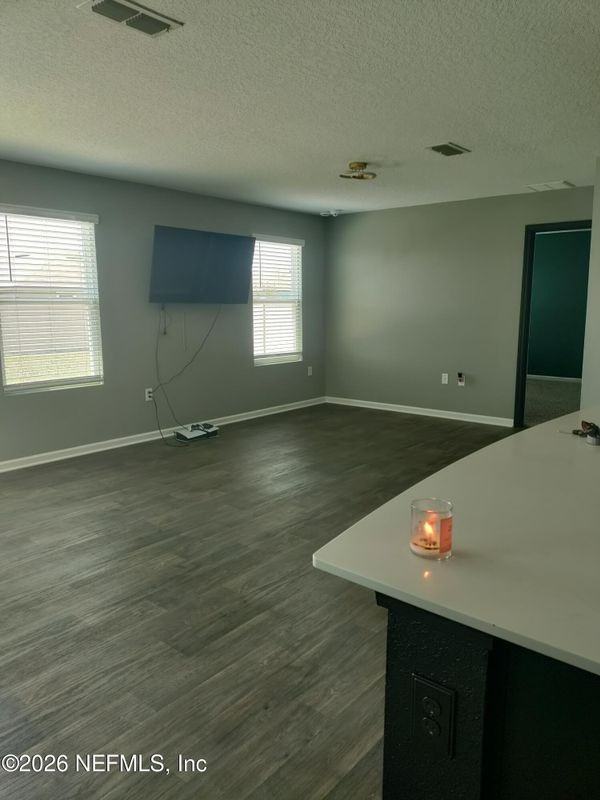 4260 Hemlock St - Photo 4 of 22