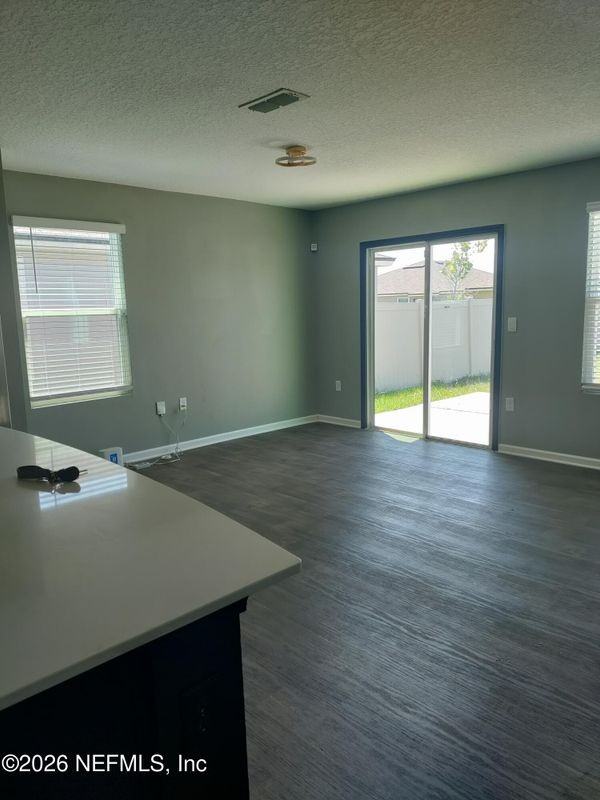 4260 Hemlock St - Photo 5 of 22