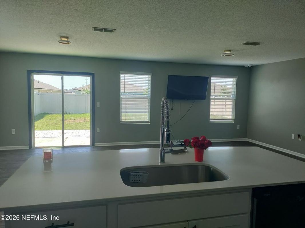 4260 Hemlock St - Photo 6 of 22