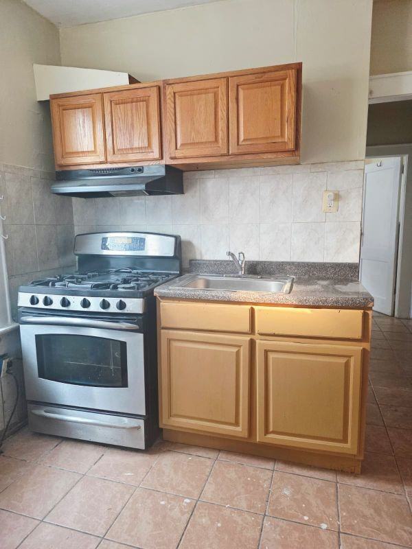 23 Maple Pl - Photo 2 of 11