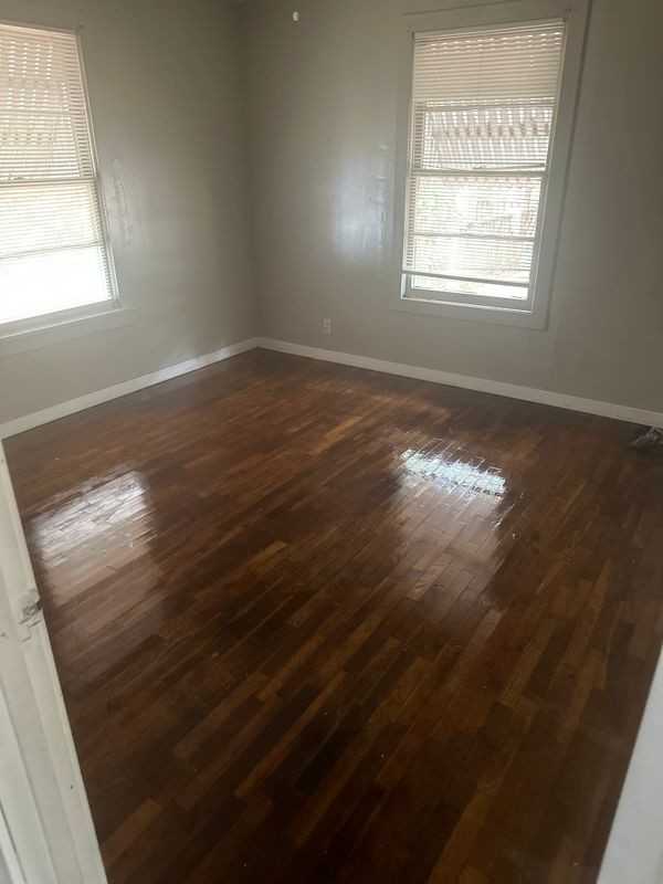 1318 N Mosby Ave - Photo 4 of 6