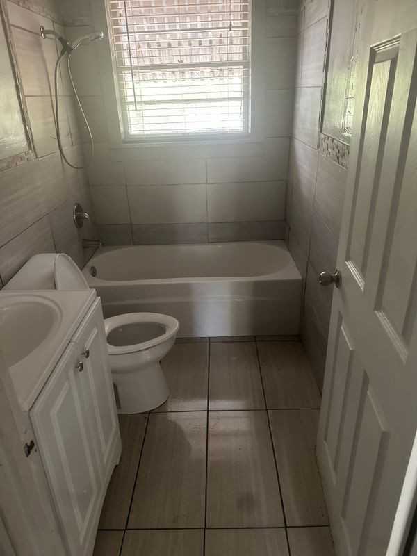 1318 N Mosby Ave - Photo 5 of 6