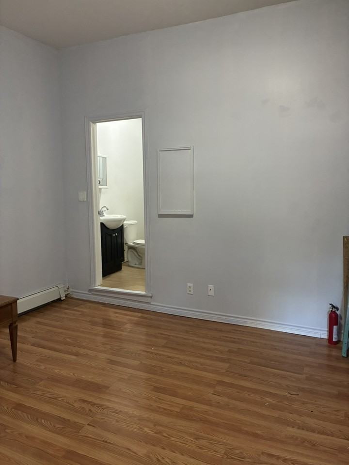 39 Victoria St W - Photo 7 of 15