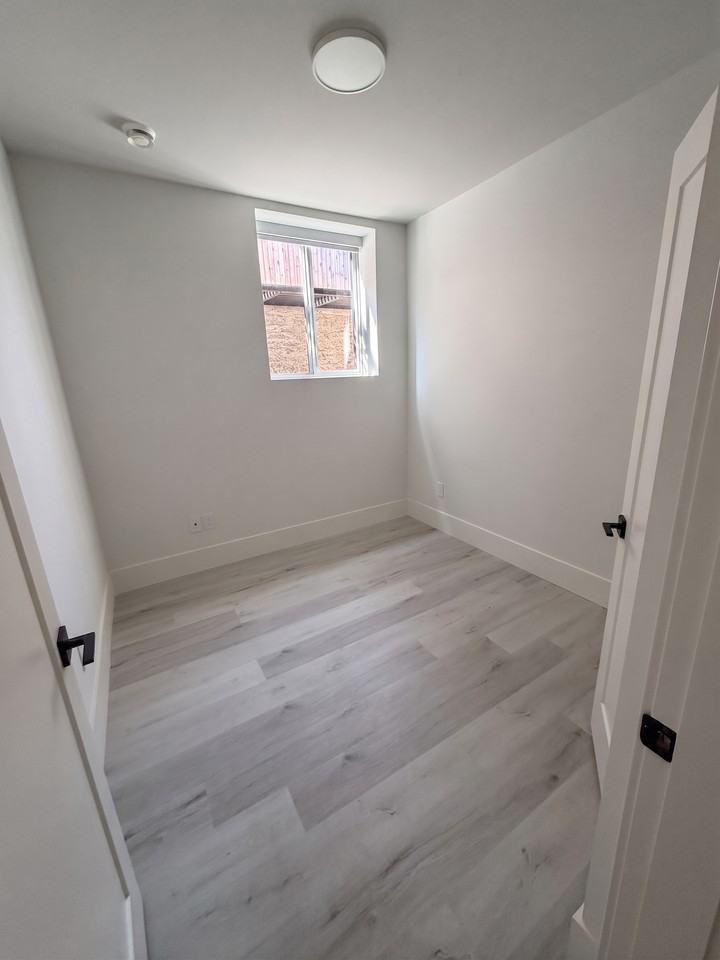 4018 Nithsdale Street - Photo 7 of 10