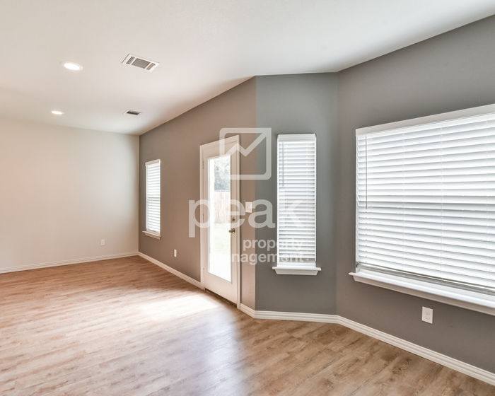 1555 Milam St - Photo 3 of 30
