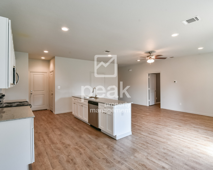 1555 Milam St - Photo 4 of 30