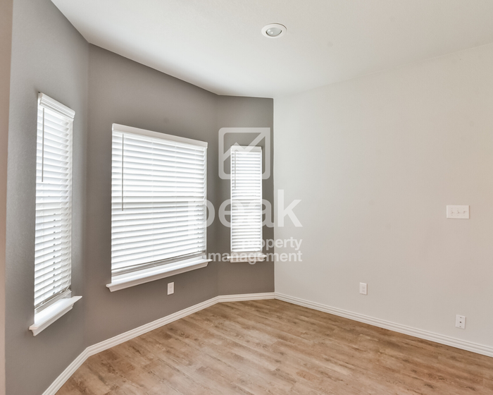 1555 Milam St - Photo 5 of 30
