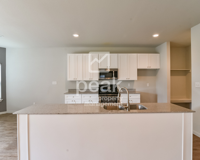 1555 Milam St - Photo 7 of 30