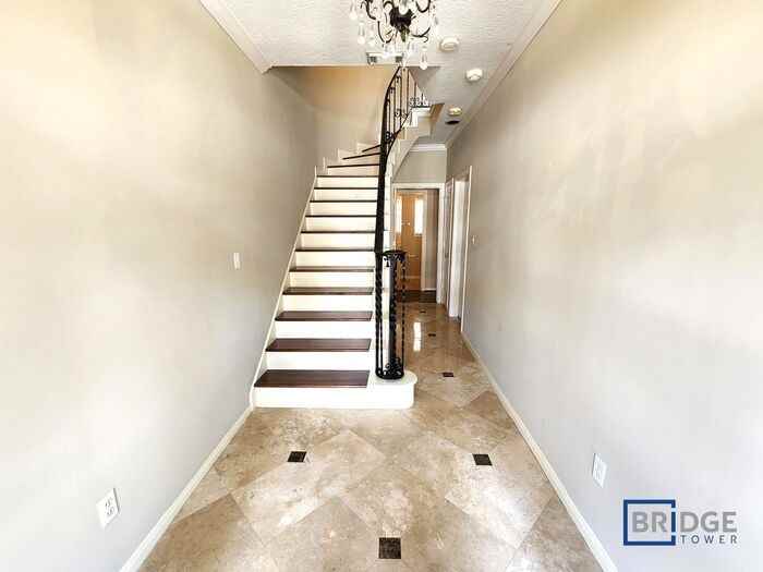 319 Birdsall St - Photo 2 of 22