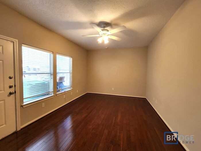 319 Birdsall St - Photo 3 of 22