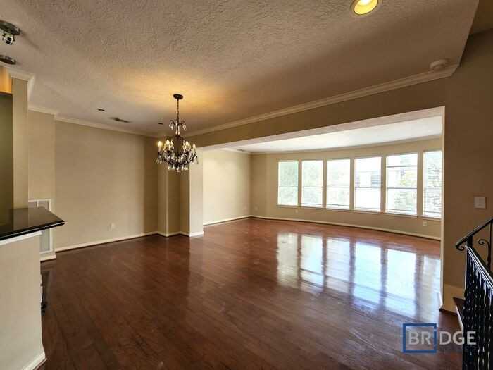 319 Birdsall St - Photo 5 of 22