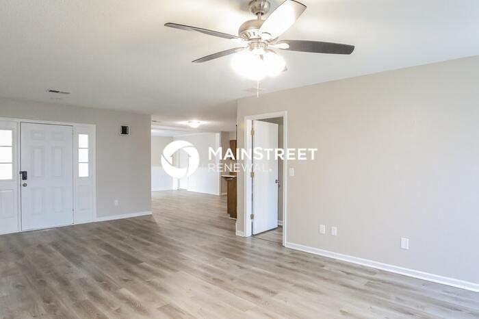 400 Holtz St - Photo 3 of 16