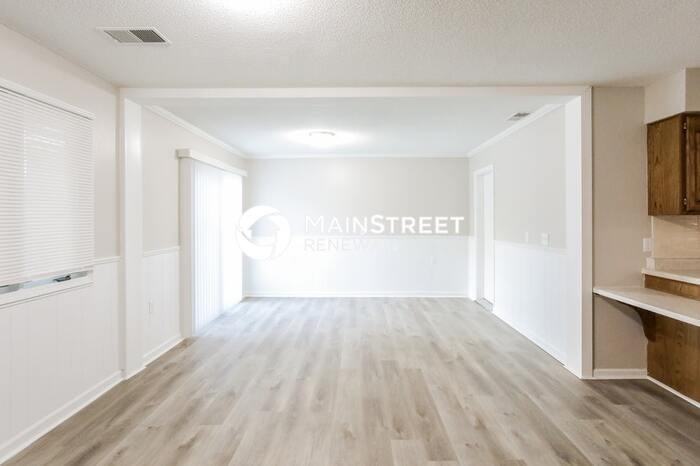 400 Holtz St - Photo 4 of 16