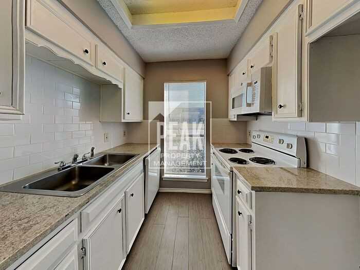 2710 Saint George Pl - Photo 3 of 16