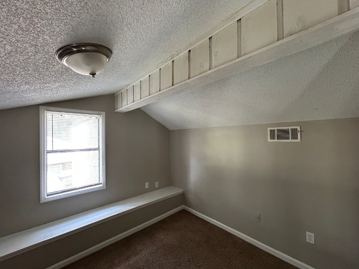 3778 Kennings Dr - Photo 4 of 20