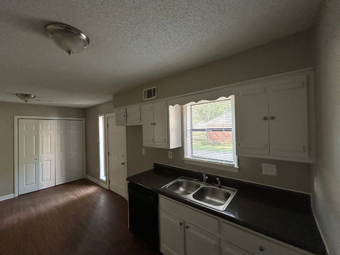 3778 Kennings Dr - Photo 6 of 20