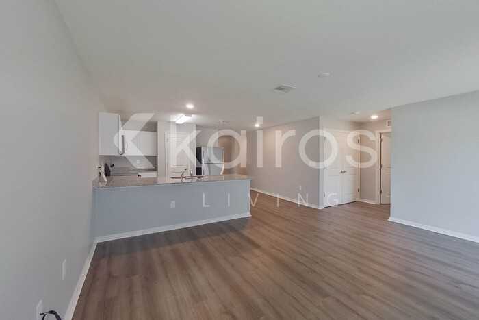 2140 Nw 22nd Ave - Photo 5 of 25