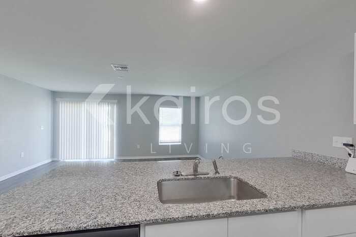 2140 Nw 22nd Ave - Photo 7 of 25