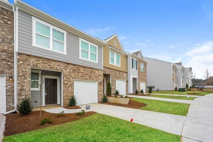 599 Magnolia Cir - Photo 2 of 17