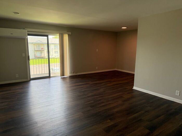 550A E Bledsoe St - Photo 5 of 46
