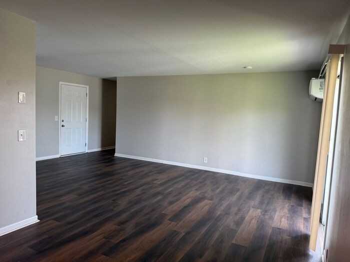 550A E Bledsoe St - Photo 7 of 46