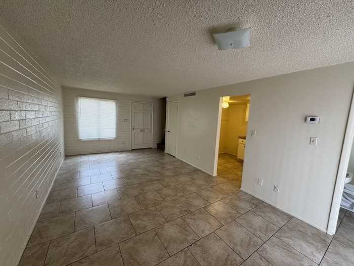 4606 N 71st Ln - Photo 5 of 11