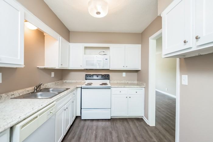 9455 Goodman Rd #E3 - Photo 4 of 6