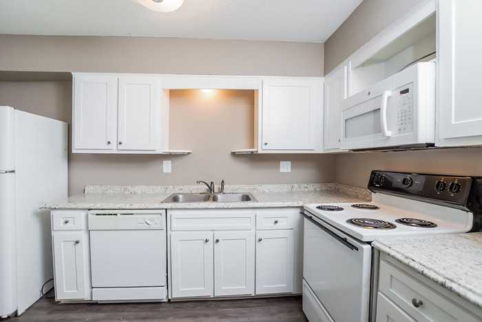 9455 Goodman Rd #E3 - Photo 5 of 6