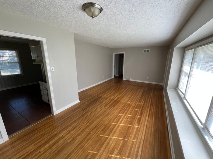 1508 E Raines Rd - Photo 4 of 22