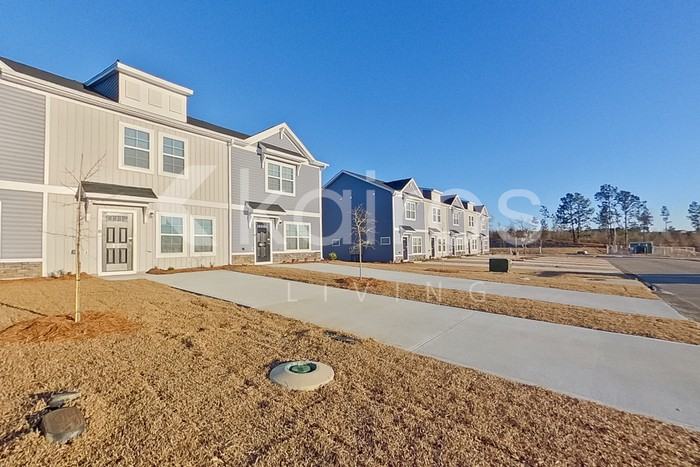 2191 Banyon Cir - Photo 2 of 25
