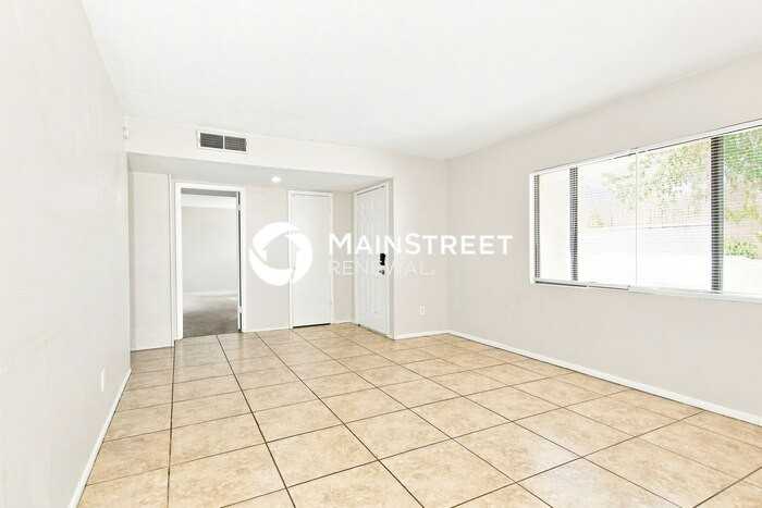 6425 W Oregon Ave - Photo 4 of 18