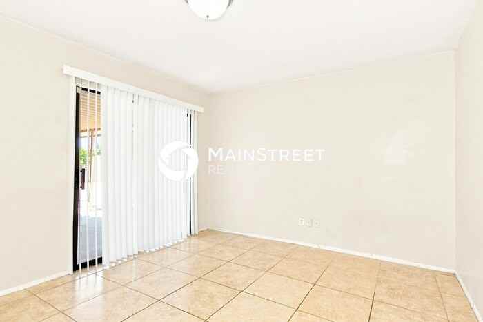 6425 W Oregon Ave - Photo 5 of 18