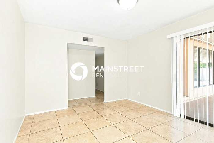 6425 W Oregon Ave - Photo 6 of 18