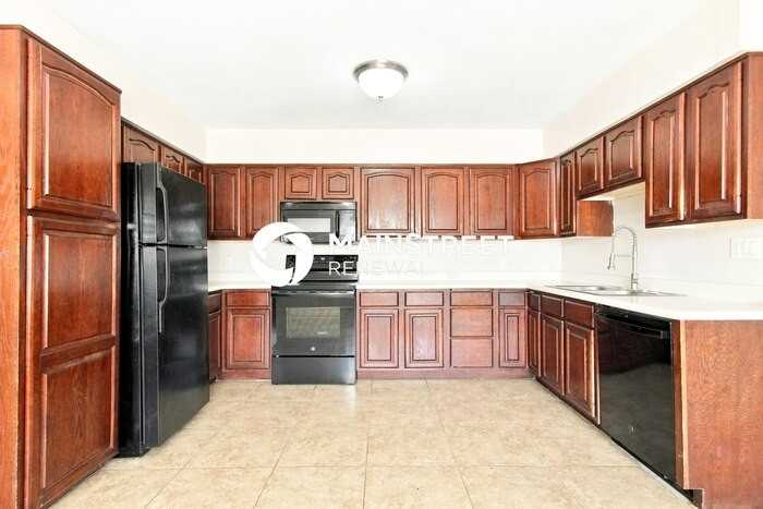 6425 W Oregon Ave - Photo 7 of 18
