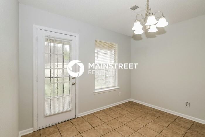 4674 Royal View Dr - Photo 4 of 16