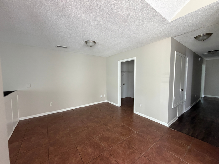 4554 Rosswood Dr - Photo 3 of 14