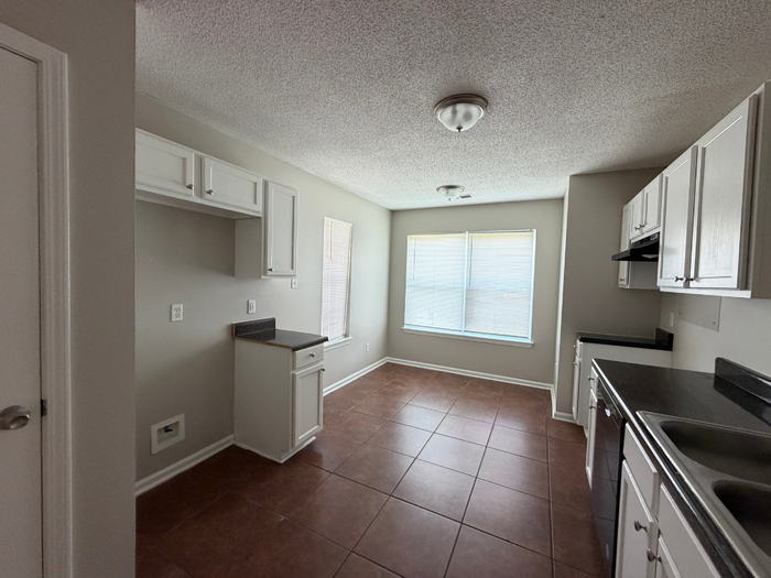 4554 Rosswood Dr - Photo 4 of 14