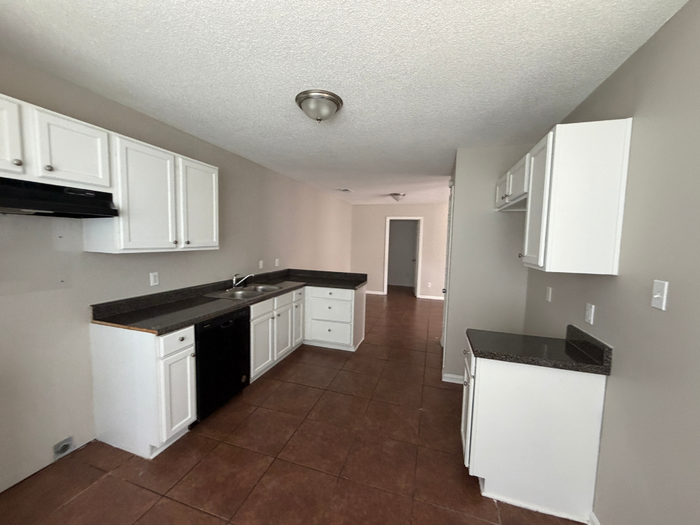 4554 Rosswood Dr - Photo 5 of 14