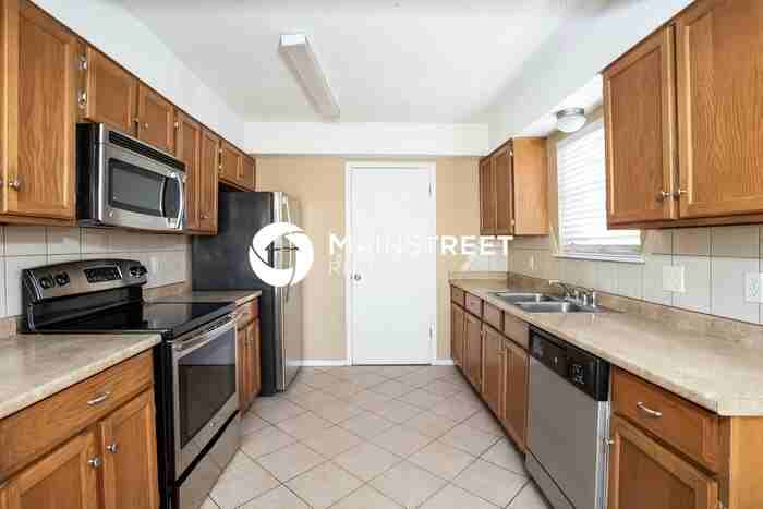 10113 Southridge Ter - Photo 6 of 16